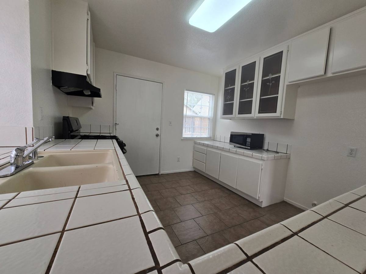 House for rent at 43632 San Francisco Ave, Lancaster, CA 93535