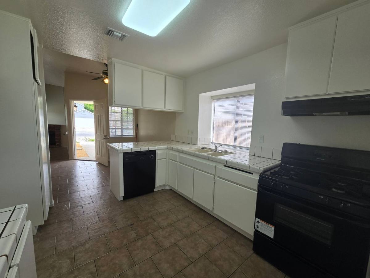House for rent at 43632 San Francisco Ave, Lancaster, CA 93535