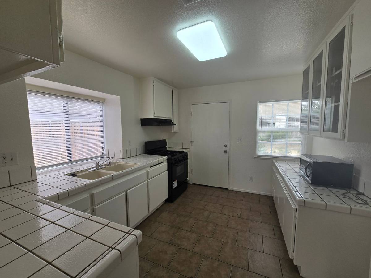House for rent at 43632 San Francisco Ave, Lancaster, CA 93535