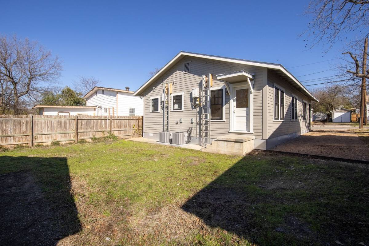 House for rent at 909 N Mesquite St, San Antonio, TX 78202