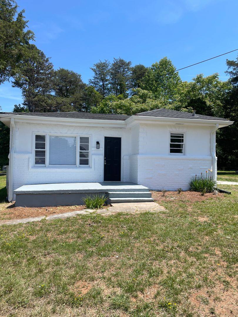 House for rent at 4543 Baux Mountain Rd, Winston Salem, NC 27105