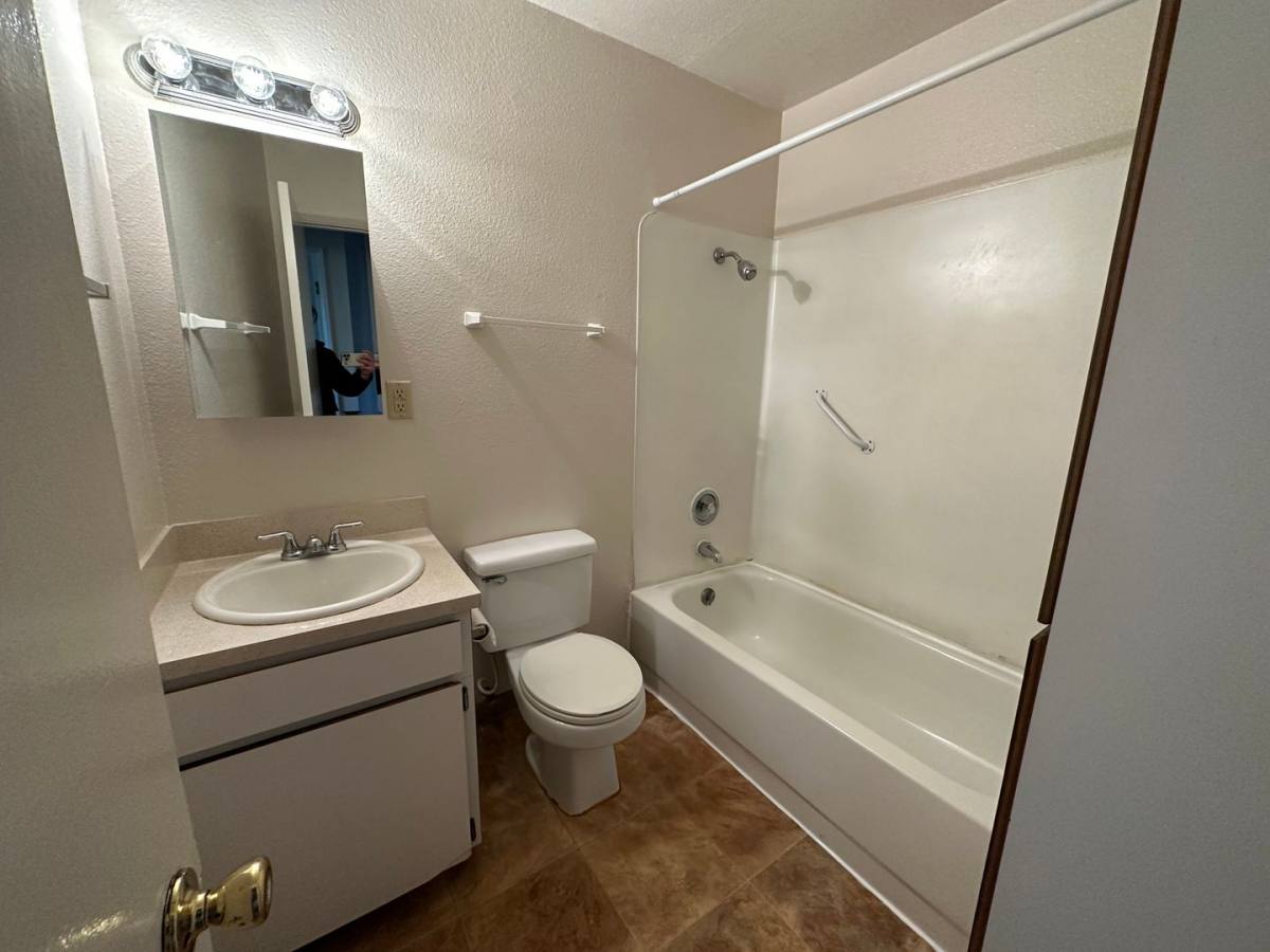 Apartment for rent at 5929 N Lombard St, Portland, OR 97203