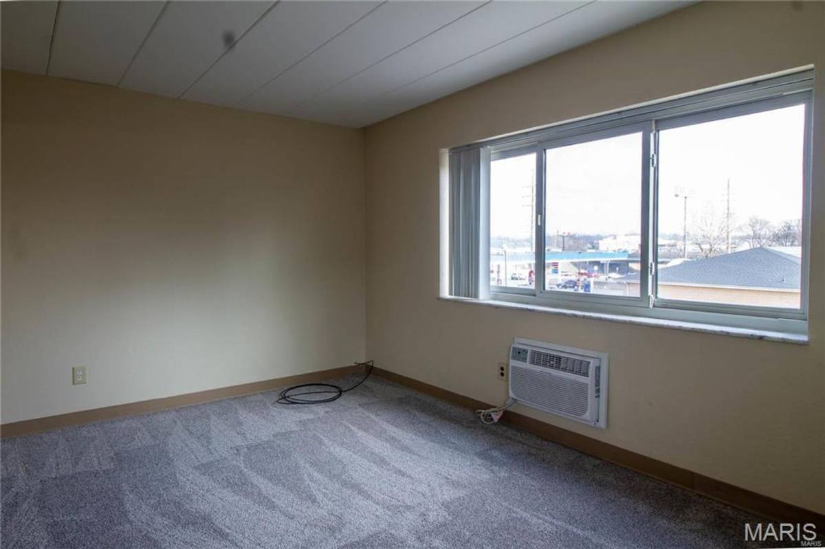 Apartment for rent at 2758 Walton Rd, Saint Louis, MO 63114