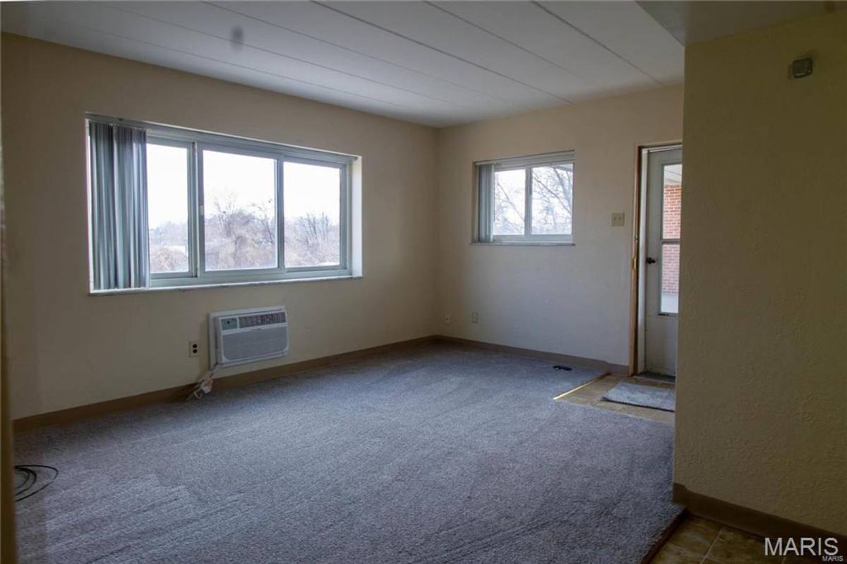 Apartment for rent at 2758 Walton Rd, Saint Louis, MO 63114