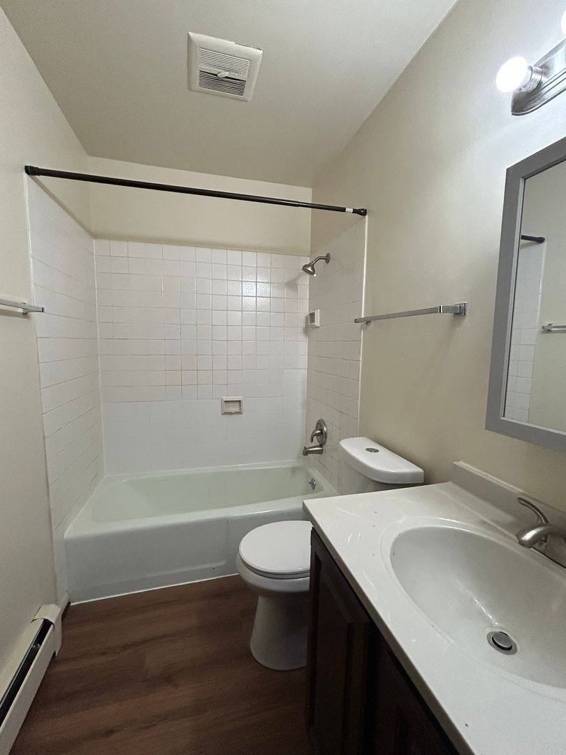 Apartment for rent at 1300 Getzelman Dr, Elgin, IL 60123