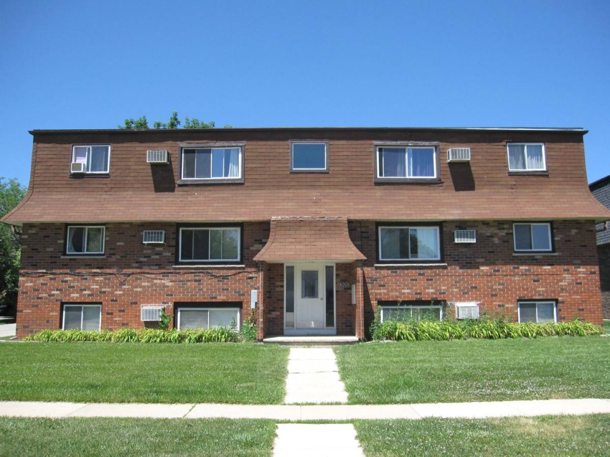 Apartment for rent at 1300 Getzelman Dr, Elgin, IL 60123