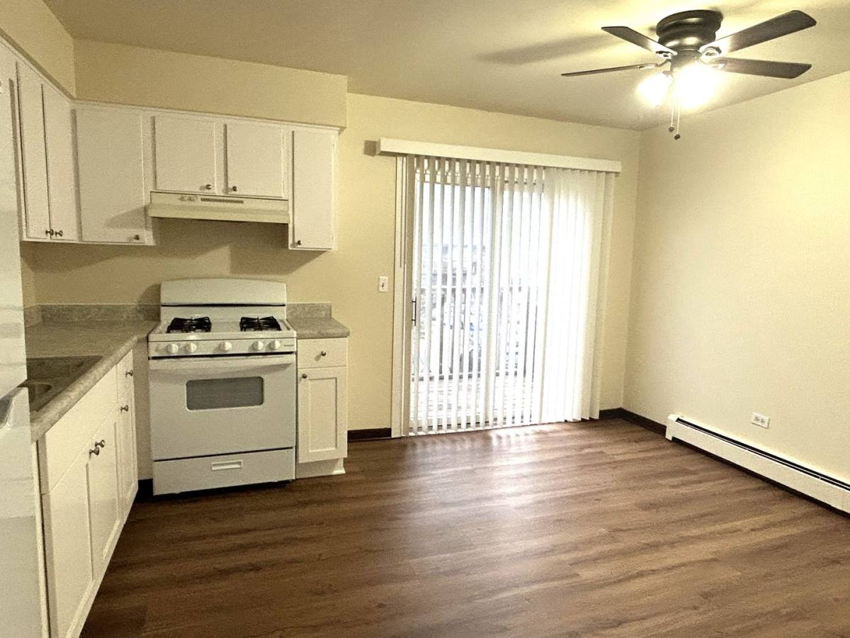 Apartment for rent at 1300 Getzelman Dr, Elgin, IL 60123