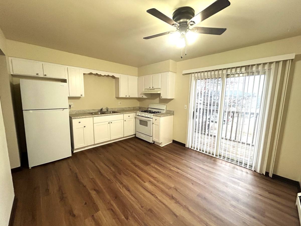 Apartment for rent at 1300 Getzelman Dr, Elgin, IL 60123