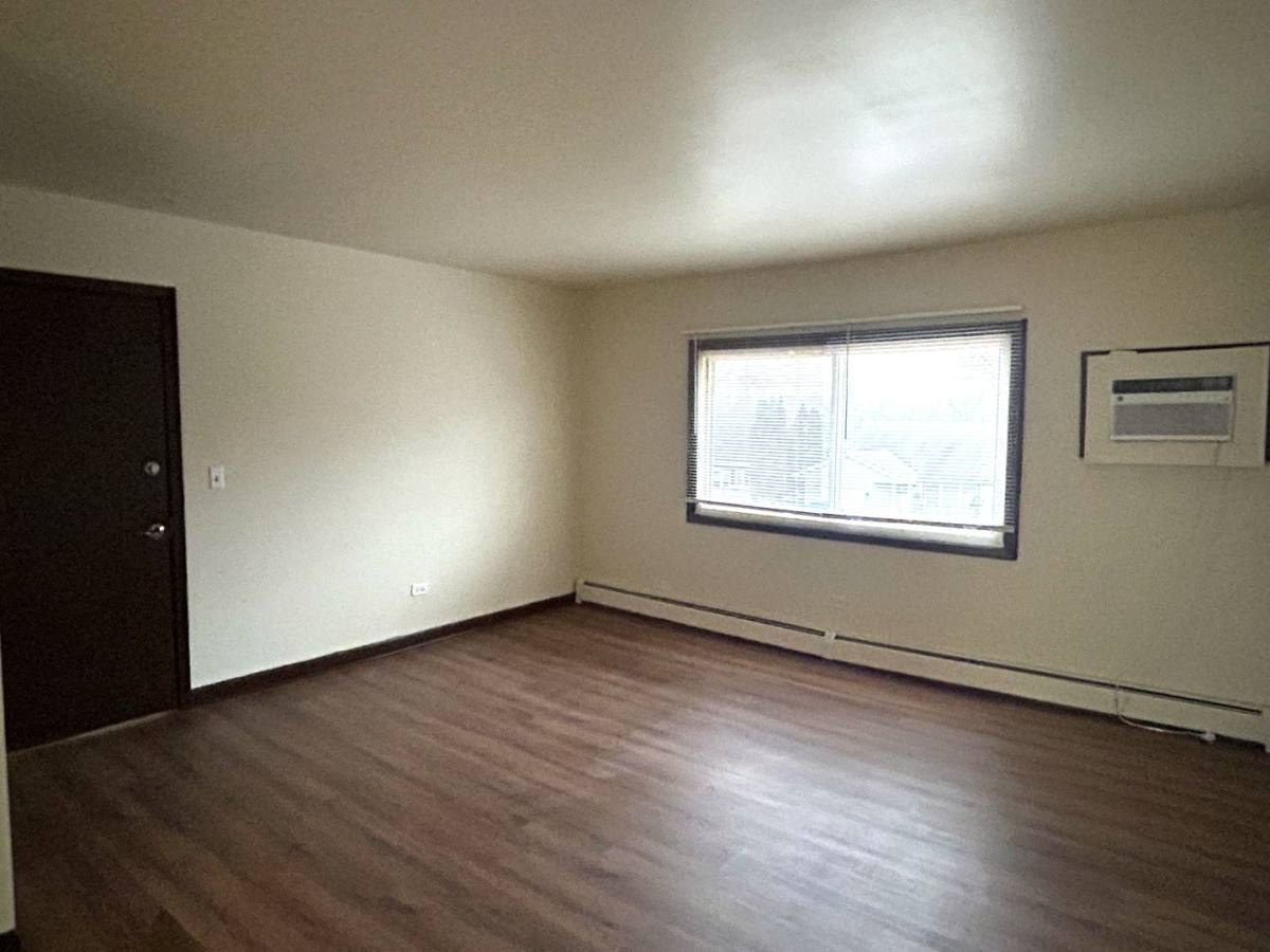 Apartment for rent at 1300 Getzelman Dr, Elgin, IL 60123