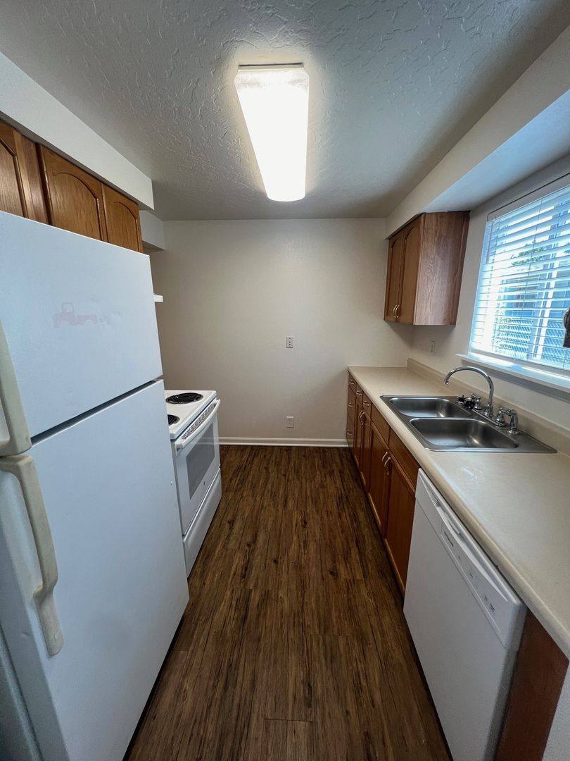 Apartment for rent at 270, 272 Kruse St, Sutherlin, OR 97479