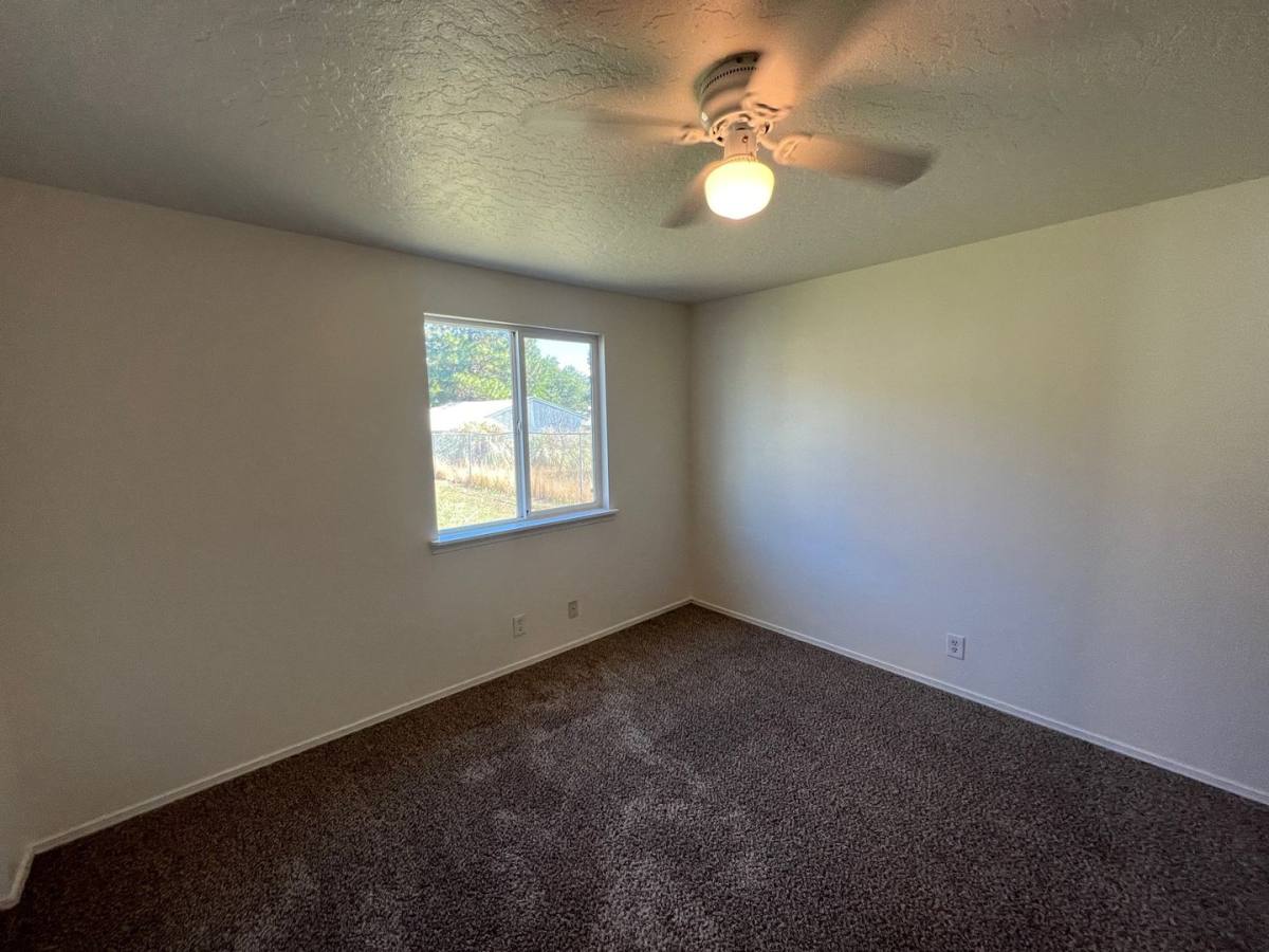 Apartment for rent at 270, 272 Kruse St, Sutherlin, OR 97479