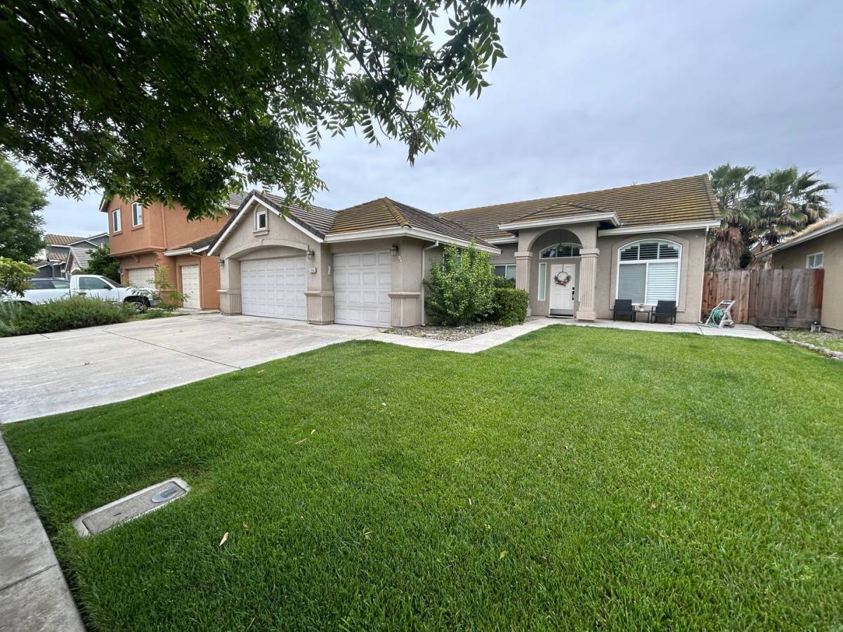 House for rent at 2464 Oak Crest Dr, Turlock, CA 95382