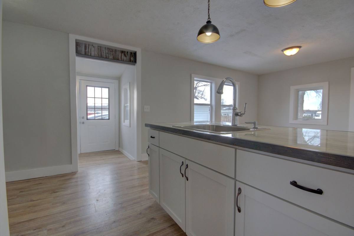 House for rent at 709 28th St, Bettendorf, IA 52722