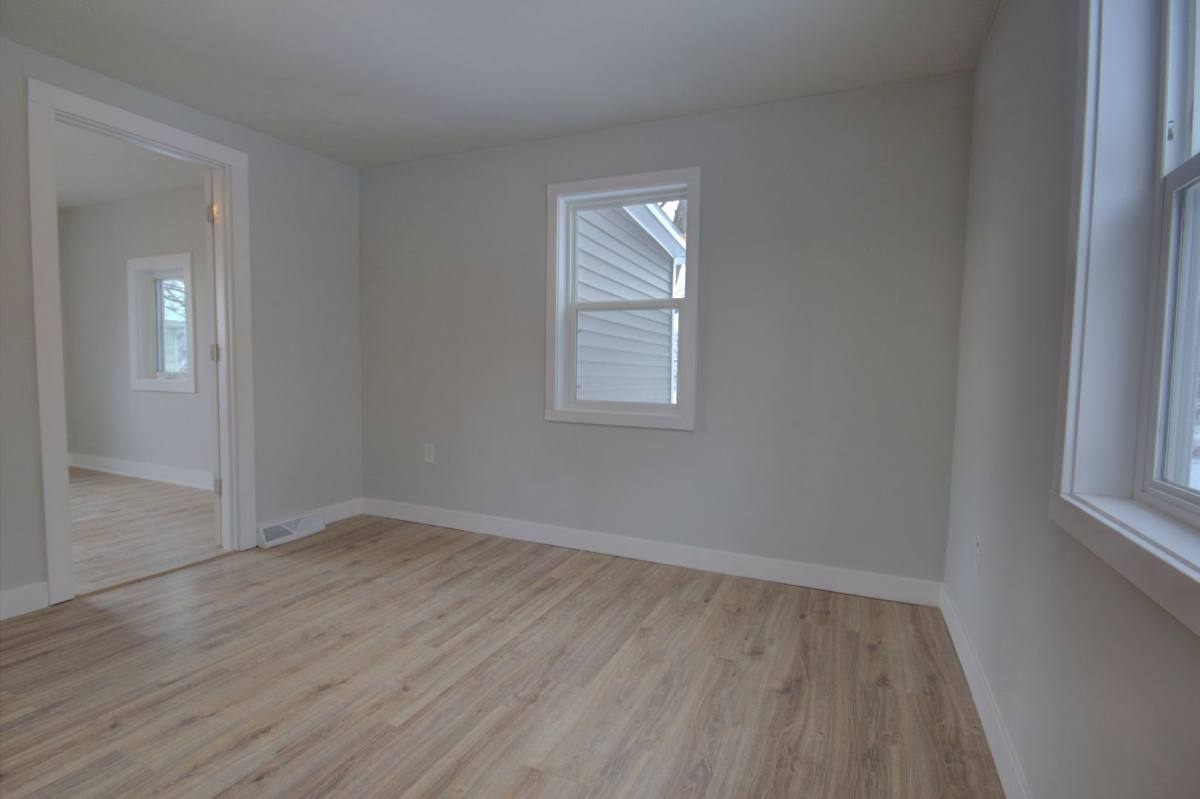 House for rent at 709 28th St, Bettendorf, IA 52722