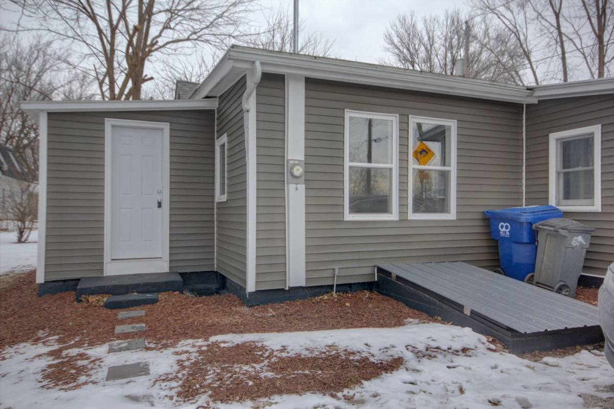 House for rent at 709 28th St, Bettendorf, IA 52722