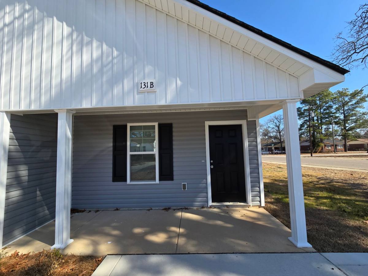 House for rent at 131-B S 6th St, Spring Lake, NC 28390