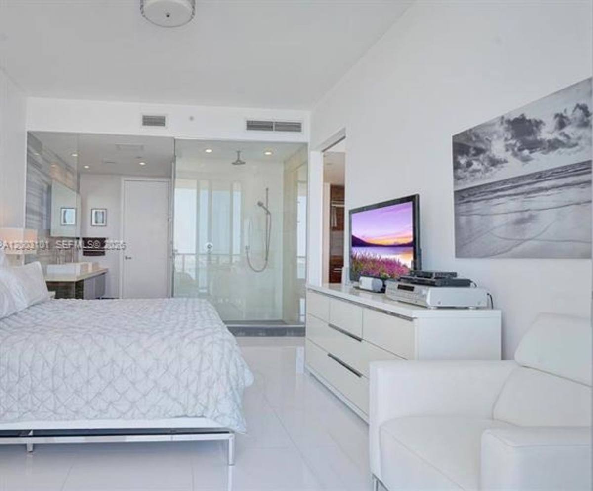 Apartment for rent at 1100 Biscayne Blvd, Miami, FL 33132