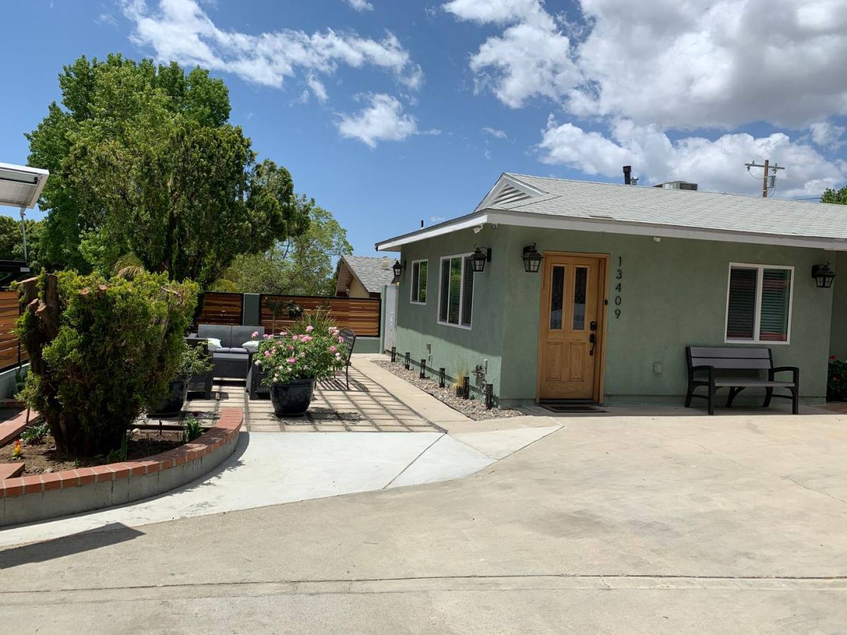 Townhouse for rent at 13409 Oscar St, Sylmar, CA 91342