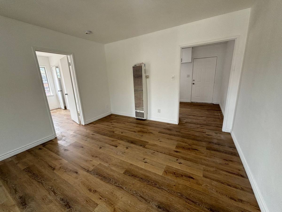 Apartment for rent at 7427 Foothill Blvd, Tujunga, CA 91042