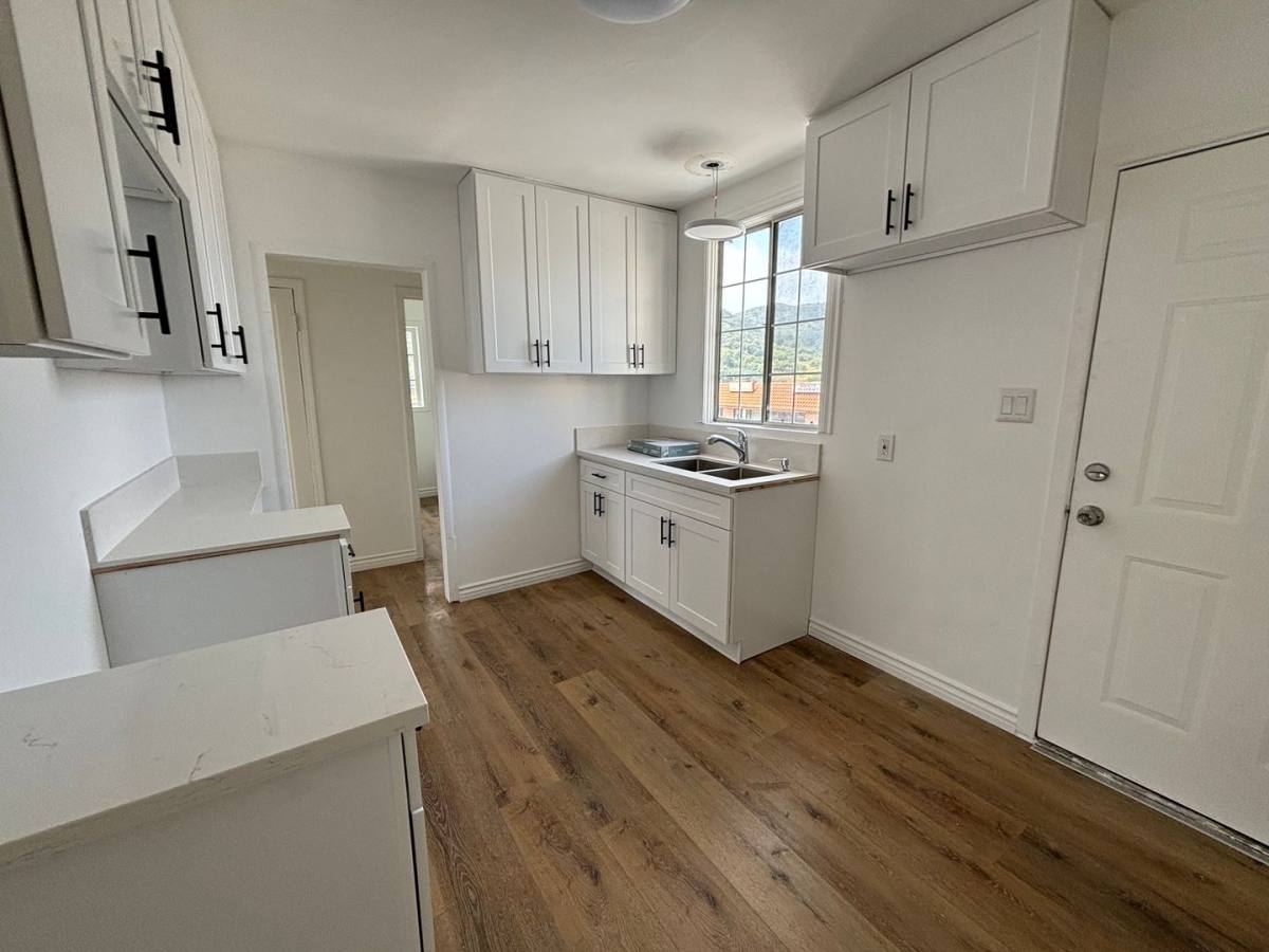Apartment for rent at 7427 Foothill Blvd, Tujunga, CA 91042