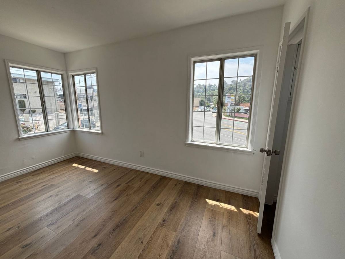 Apartment for rent at 7427 Foothill Blvd, Tujunga, CA 91042