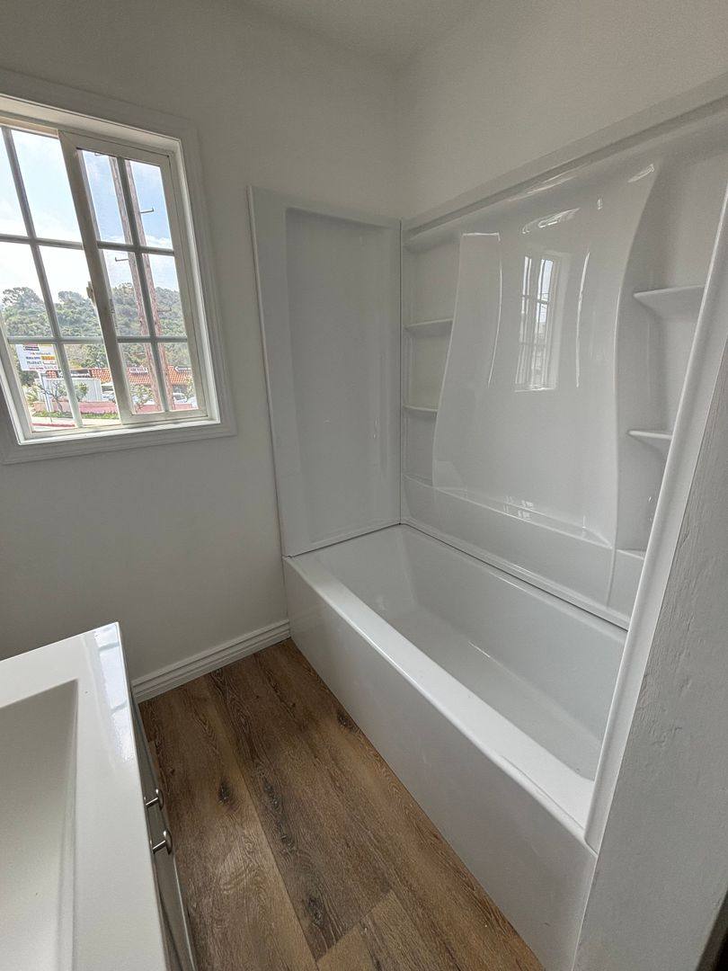 Apartment for rent at 7427 Foothill Blvd, Tujunga, CA 91042