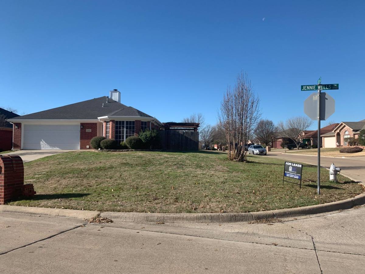 House for rent at 2705 Jennie Wells Dr, Mansfield, TX 76063