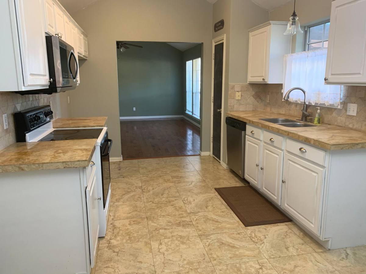 House for rent at 2705 Jennie Wells Dr, Mansfield, TX 76063