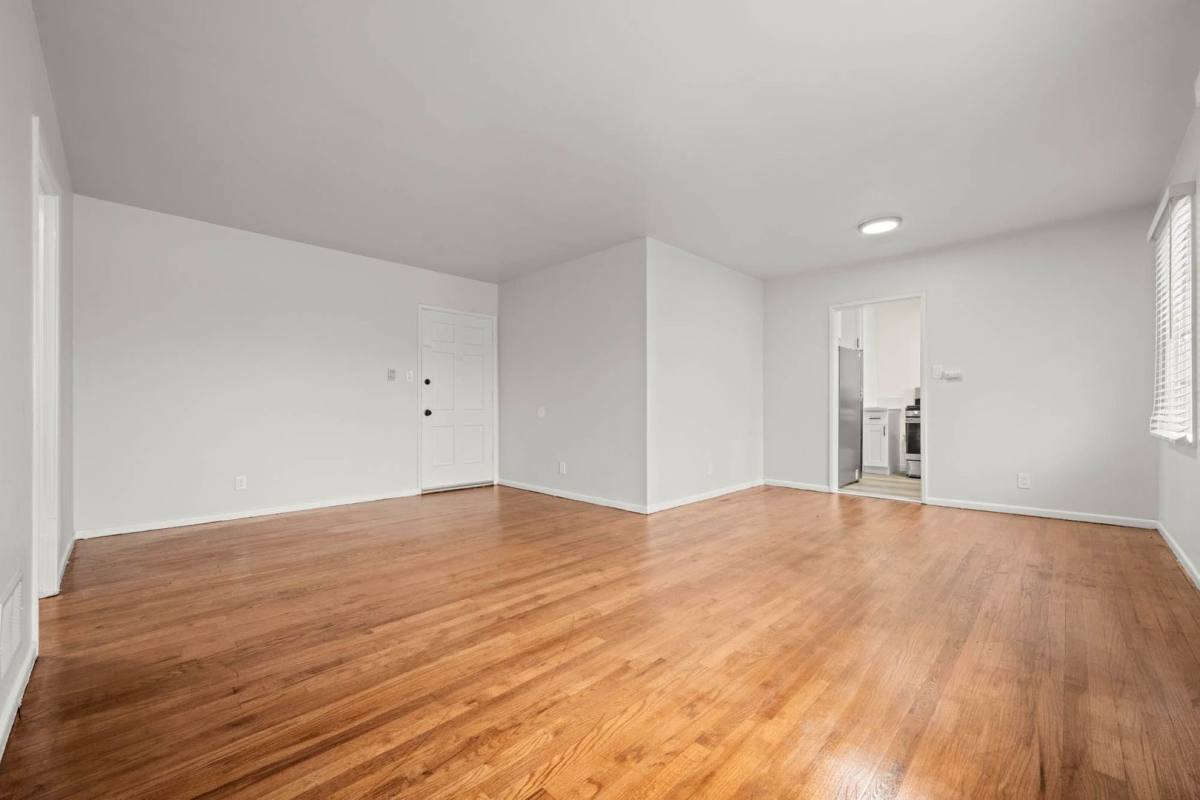 Apartment for rent at 4073 W Blvd, Los Angeles, CA 90008