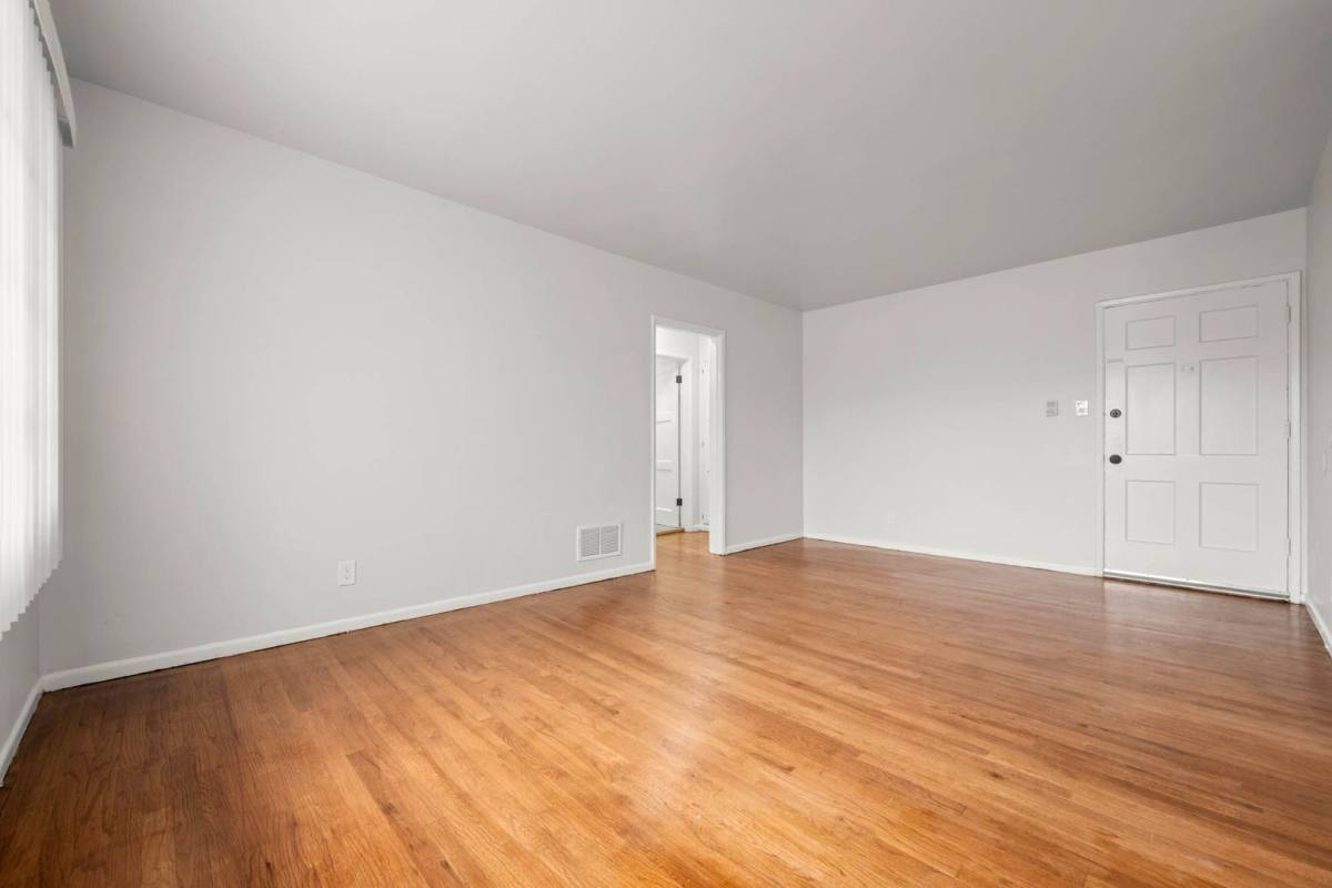Apartment for rent at 4073 W Blvd, Los Angeles, CA 90008