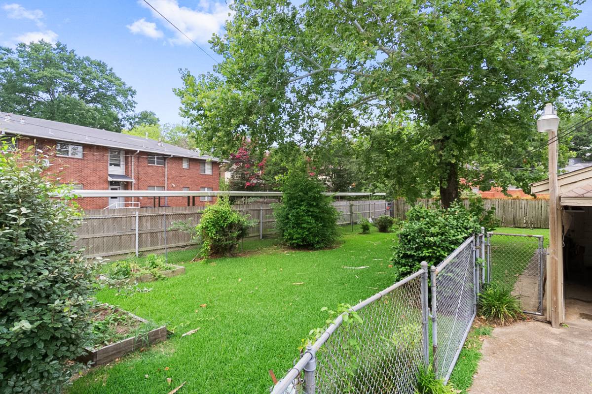 Apartment for rent at 3846 3848 Creswell Ave, Shreveport, LA 71104