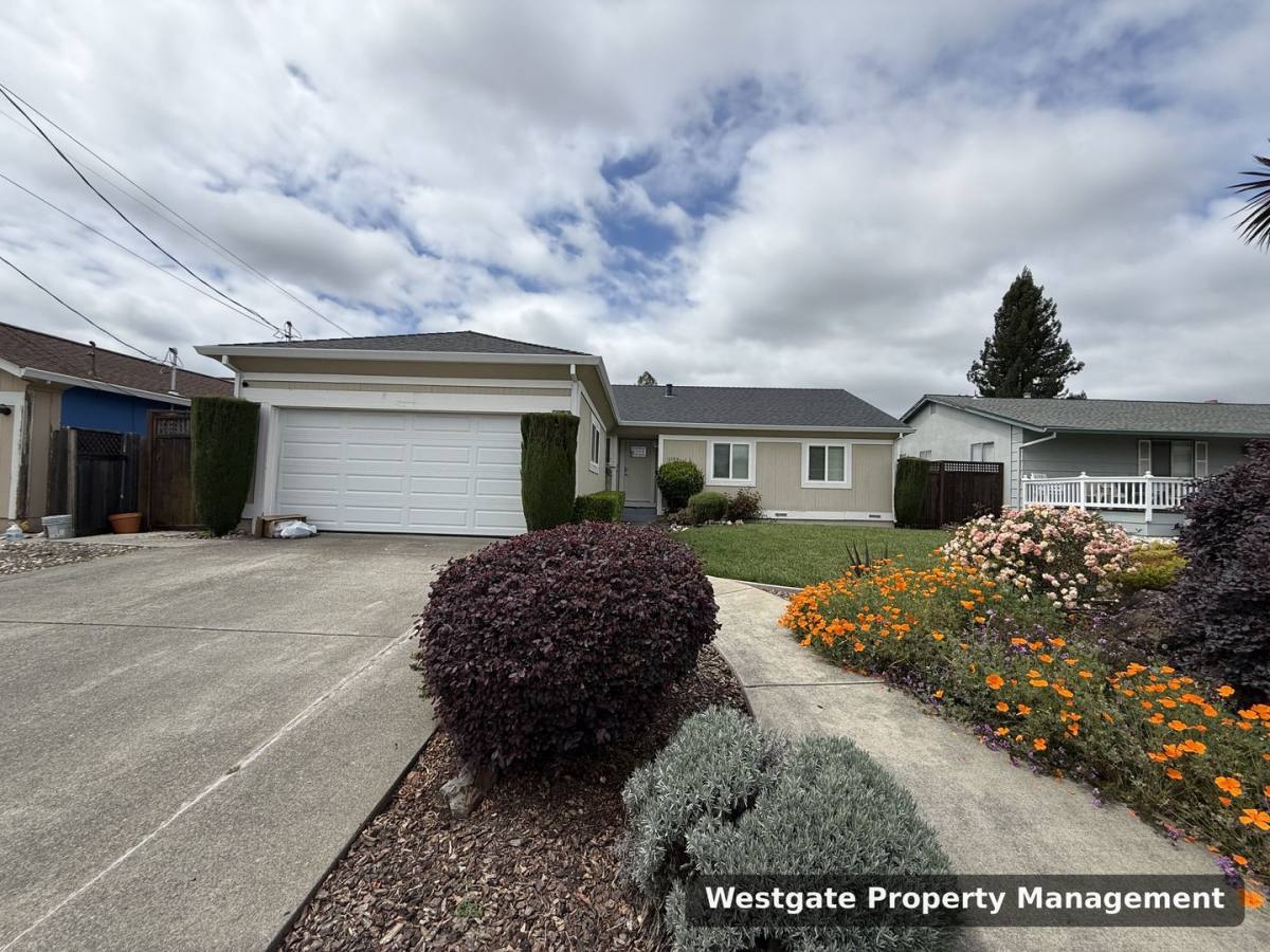 House for rent at 1729 Kearny St, Petaluma, CA 94954