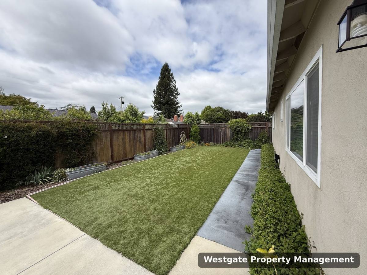 House for rent at 1729 Kearny St, Petaluma, CA 94954
