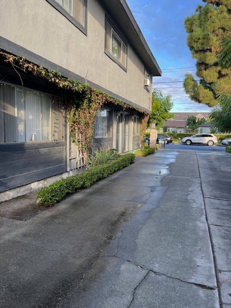 Apartment for rent at 5812 Western Ave, Buena Park, CA 90621