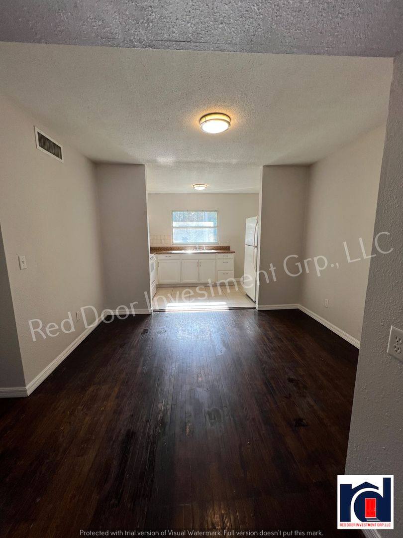 Apartment for rent at 312 W Howry Ave, Deland, FL 32720
