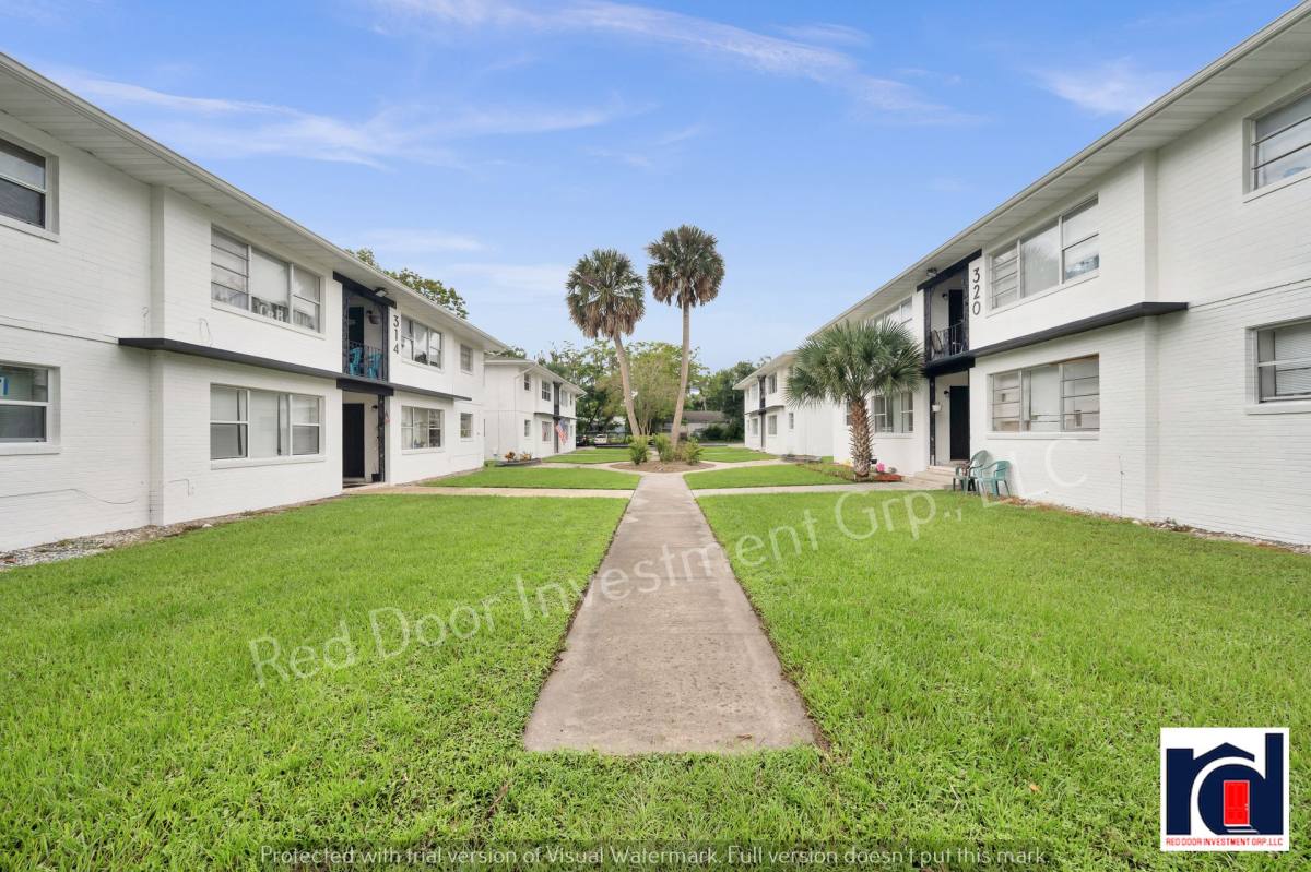 Apartment for rent at 312 W Howry Ave, Deland, FL 32720