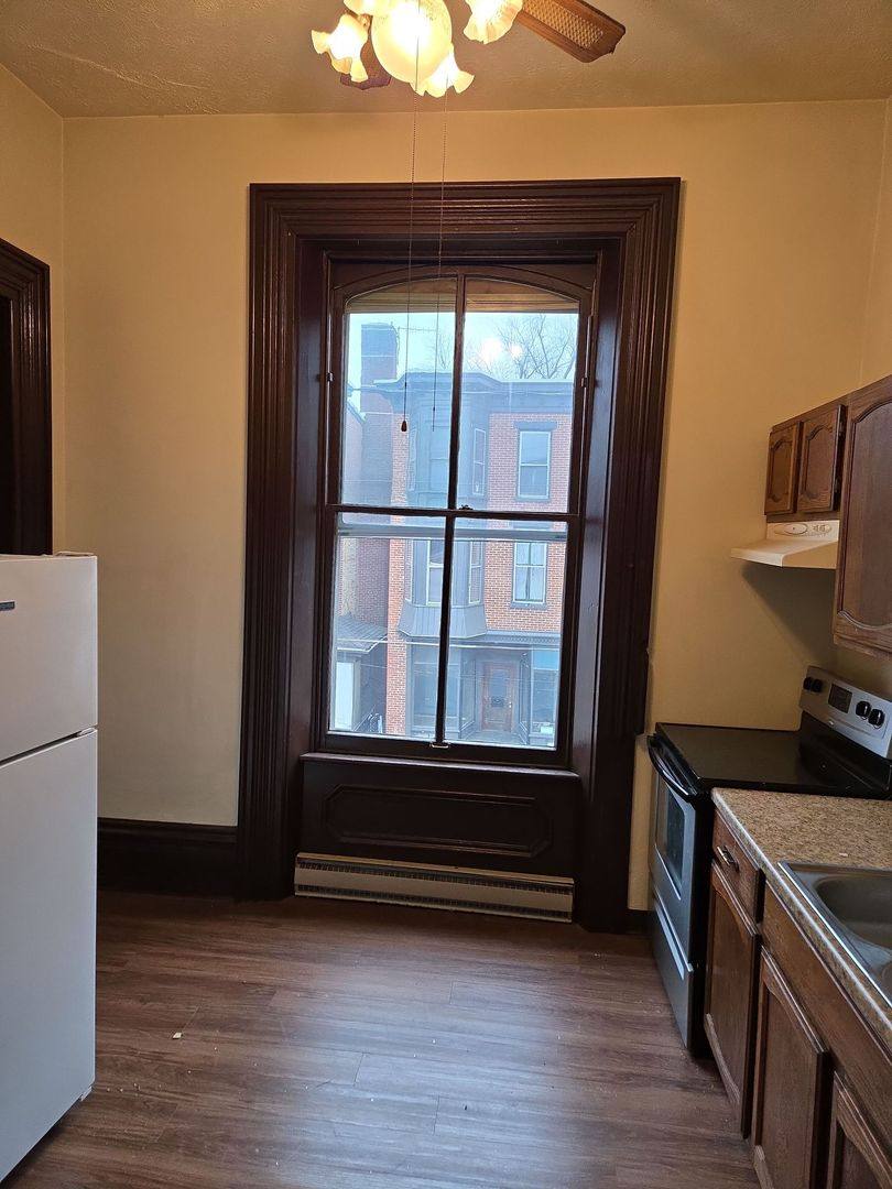 Apartment for rent at 127 Lincoln Way W, Chambersburg, PA 17201