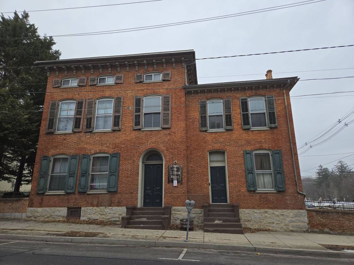 Apartment for rent at 127 Lincoln Way W, Chambersburg, PA 17201