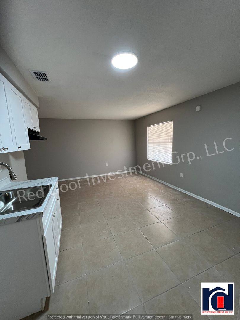 Apartment for rent at 800 N Hastings St, Orlando, FL 32808