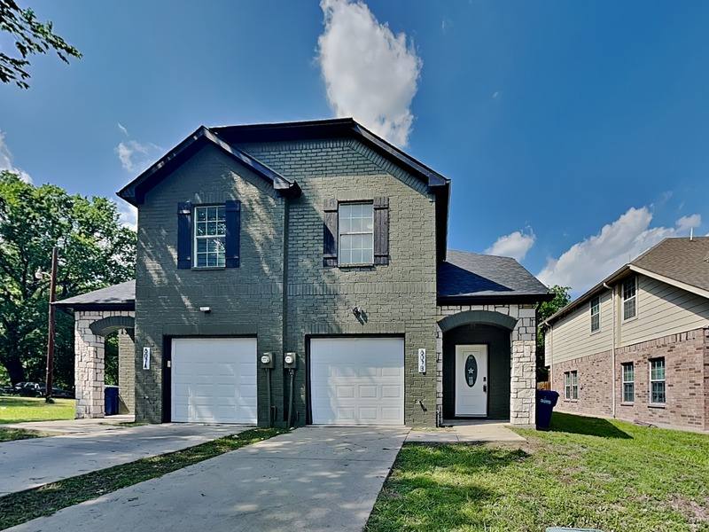 Townhouse for rent at 807 Fenet St #B, McKinney, TX 75069