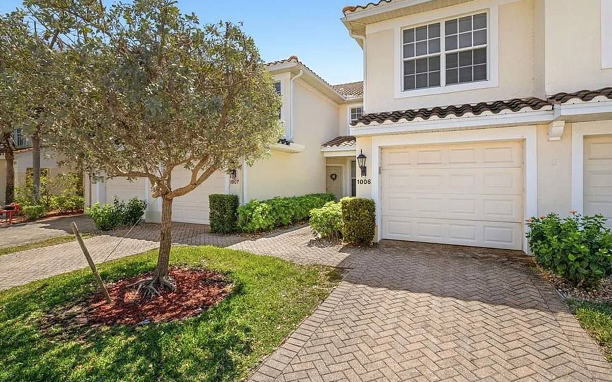 Townhouse for rent at 1315 Henley St, Naples, FL 34105