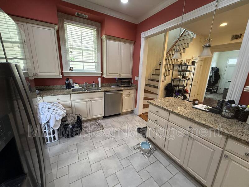 Apartment for rent at 304 E 33rd St, Savannah, GA 31401