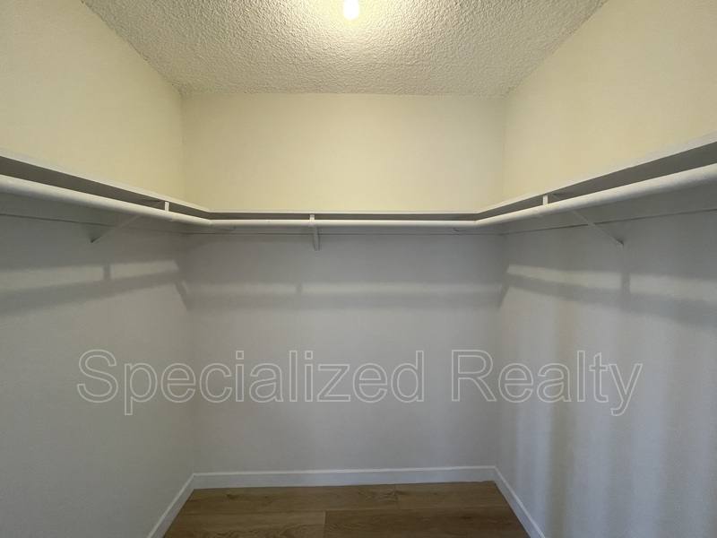 Townhouse for rent at 322 E Dryden St #4, Glendale, CA 91207