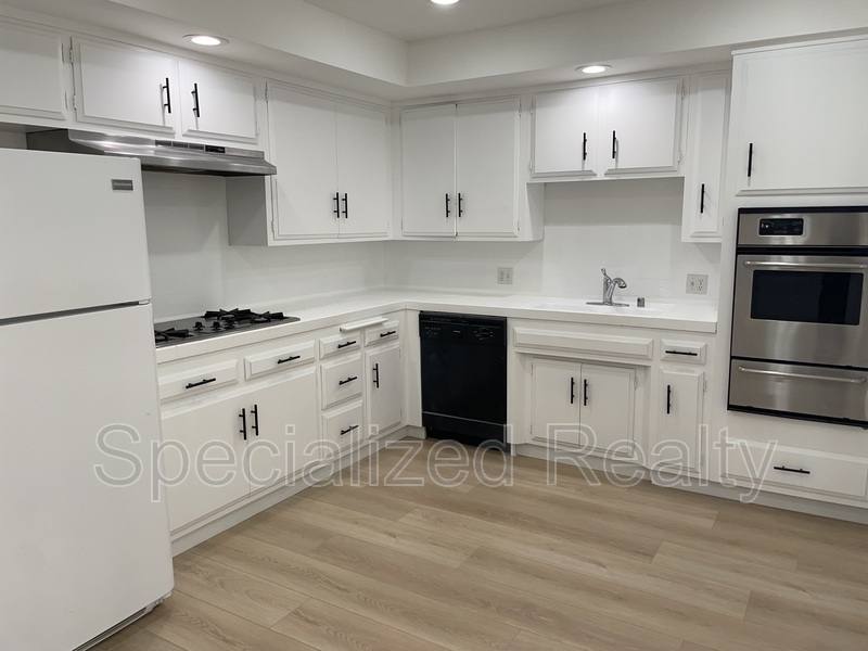 Townhouse for rent at 322 E Dryden St #4, Glendale, CA 91207