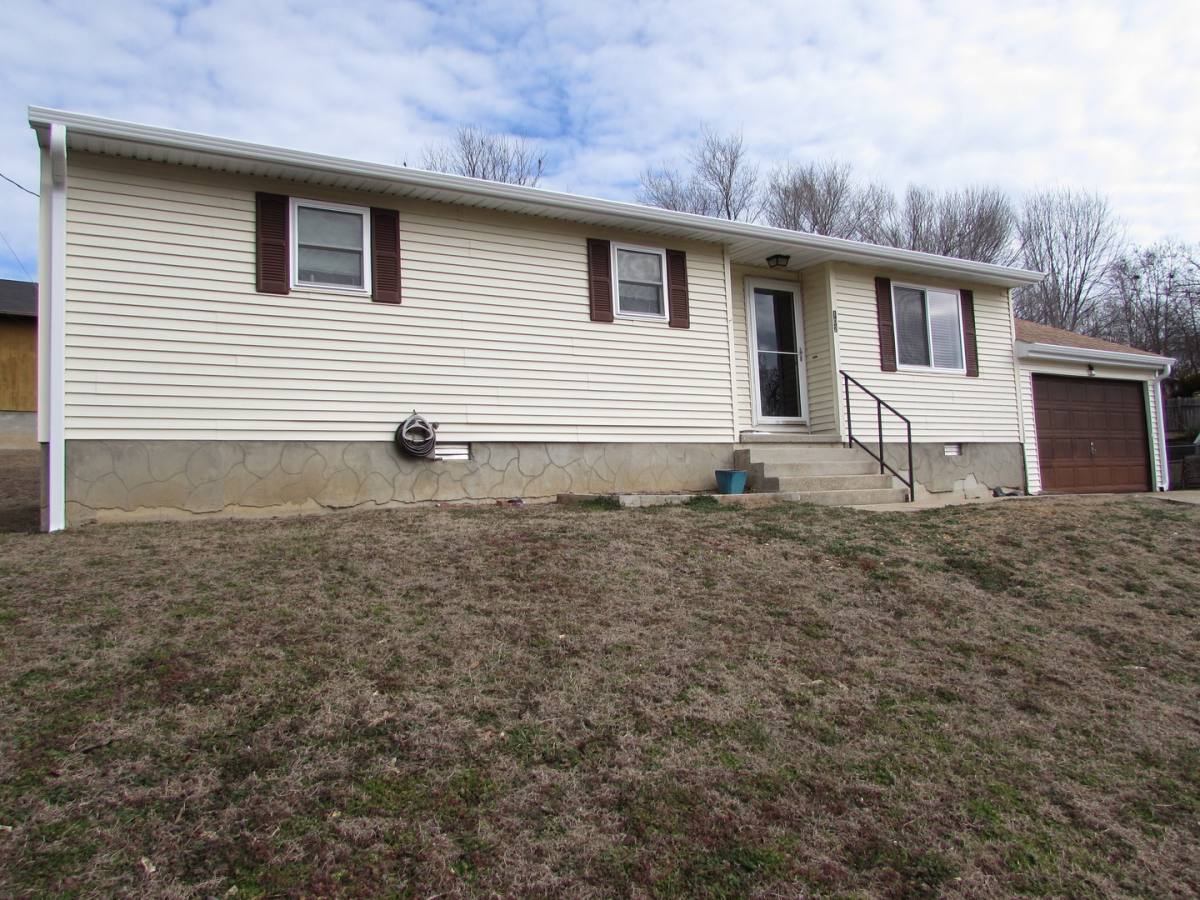 House for rent at 102 Redbud Circle, Saint Robert, MO 65584