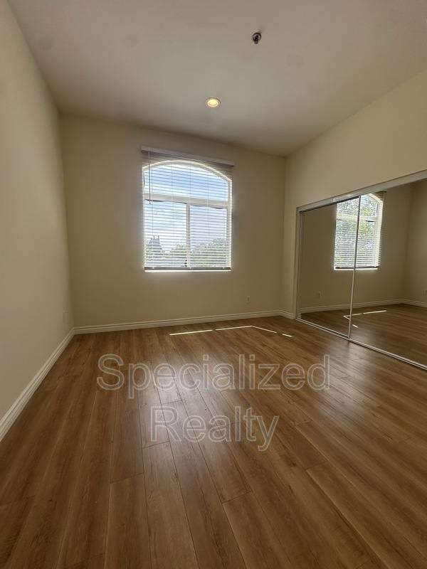 Townhouse for rent at 5716 Whitsett Ave #3, Valley Village, CA 91607