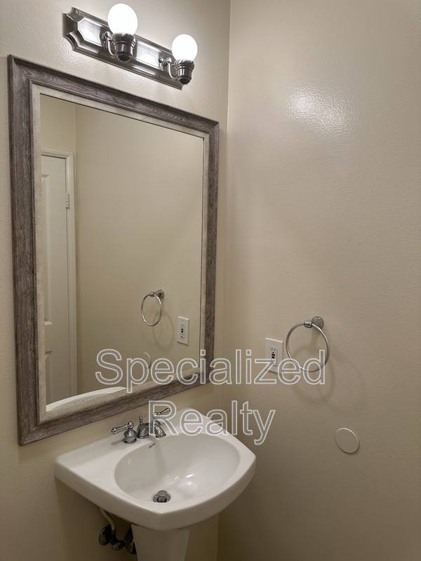 Townhouse for rent at 5716 Whitsett Ave #3, Valley Village, CA 91607