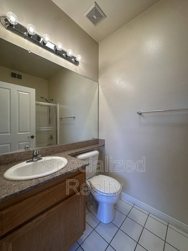 Townhouse for rent at 5716 Whitsett Ave #3, Valley Village, CA 91607