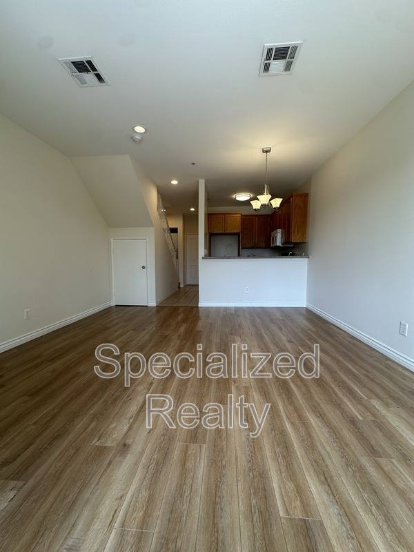 Townhouse for rent at 5716 Whitsett Ave #3, Valley Village, CA 91607