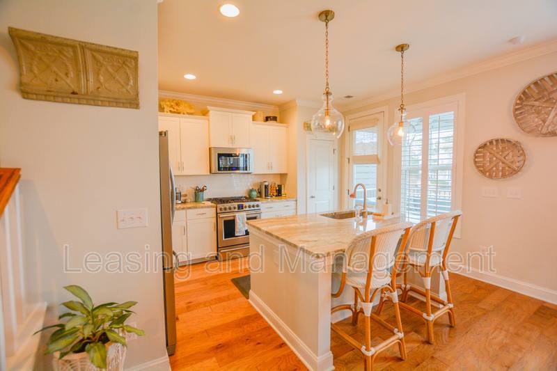 Townhouse for rent at 1596 Prince Edward St, Mount Pleasant, SC 29466